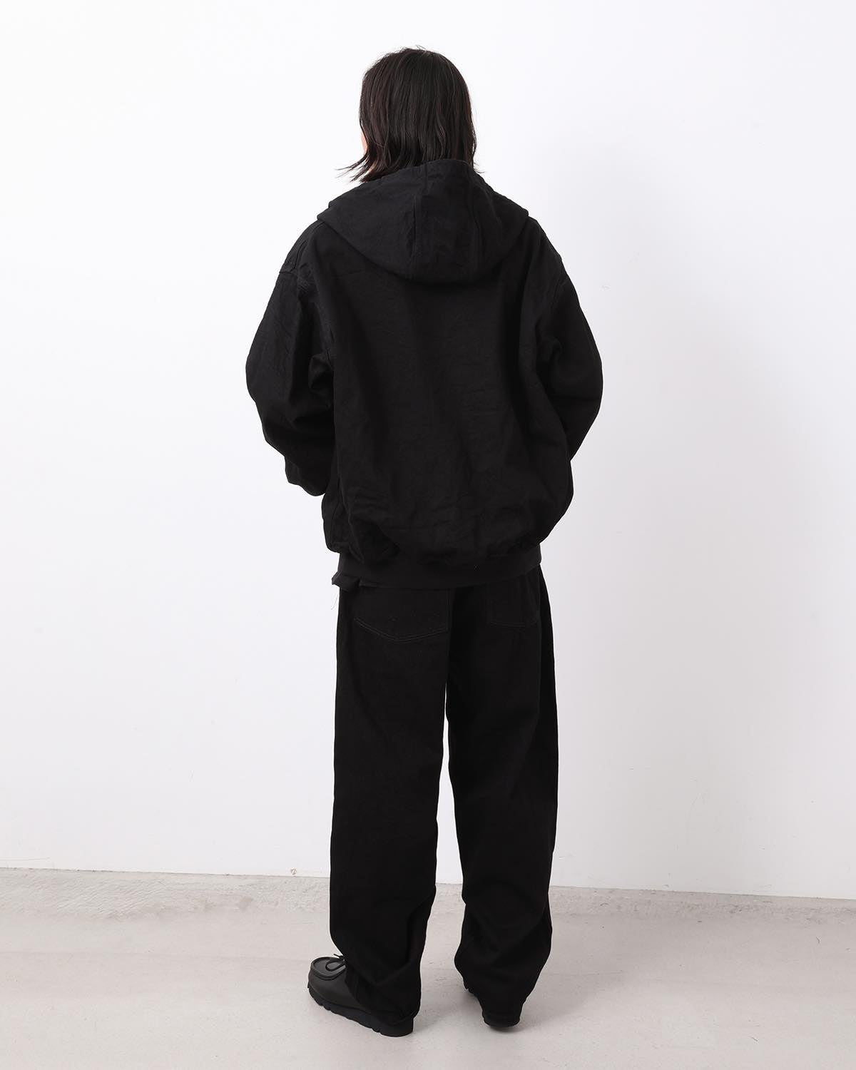 ブラックデニムベルテッドパンツ