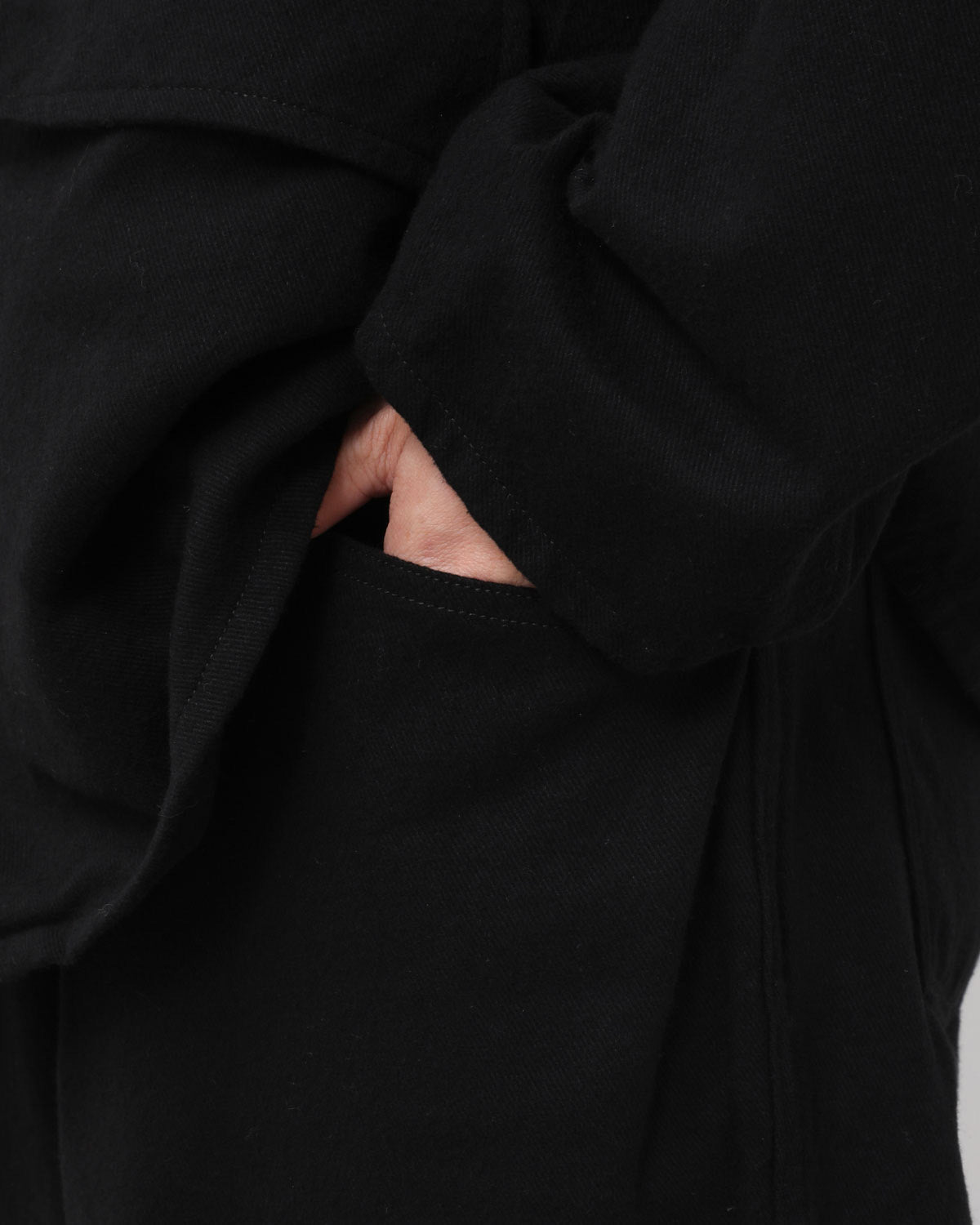 ブラックドリルテーパードパンツ