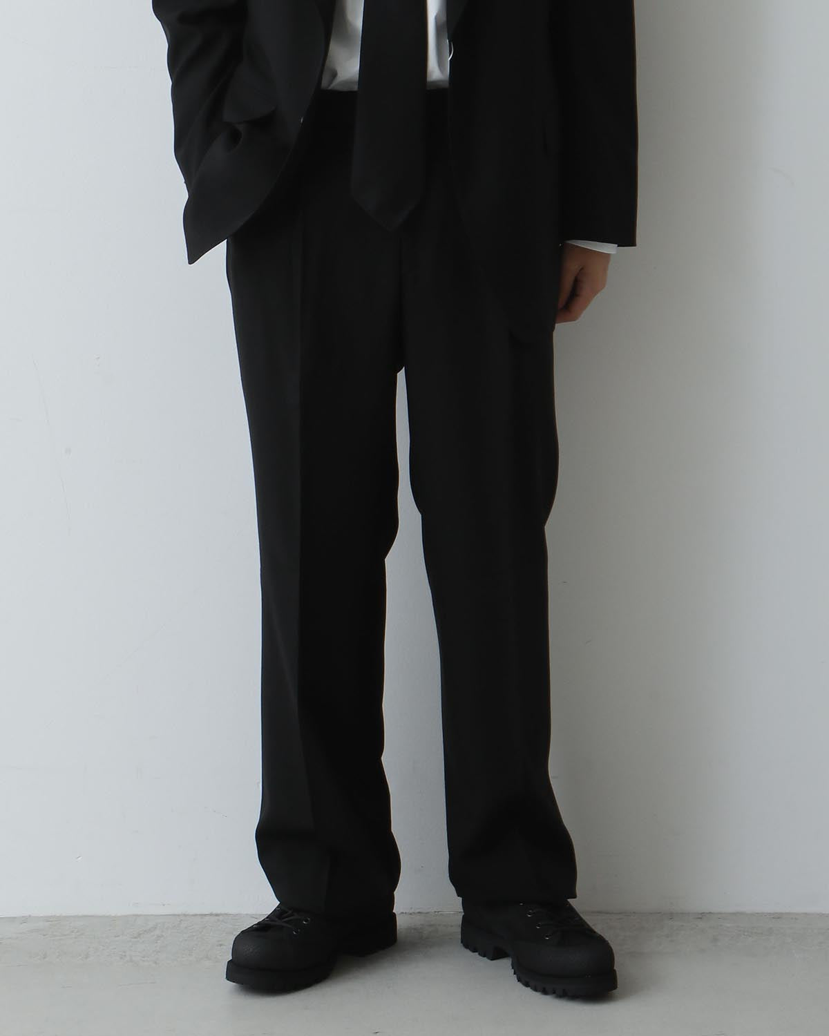 BLACK FORMAL SUIT