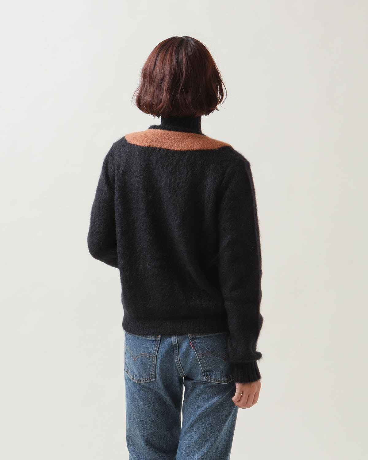 VOLPE TURTLE NECK SWEATER