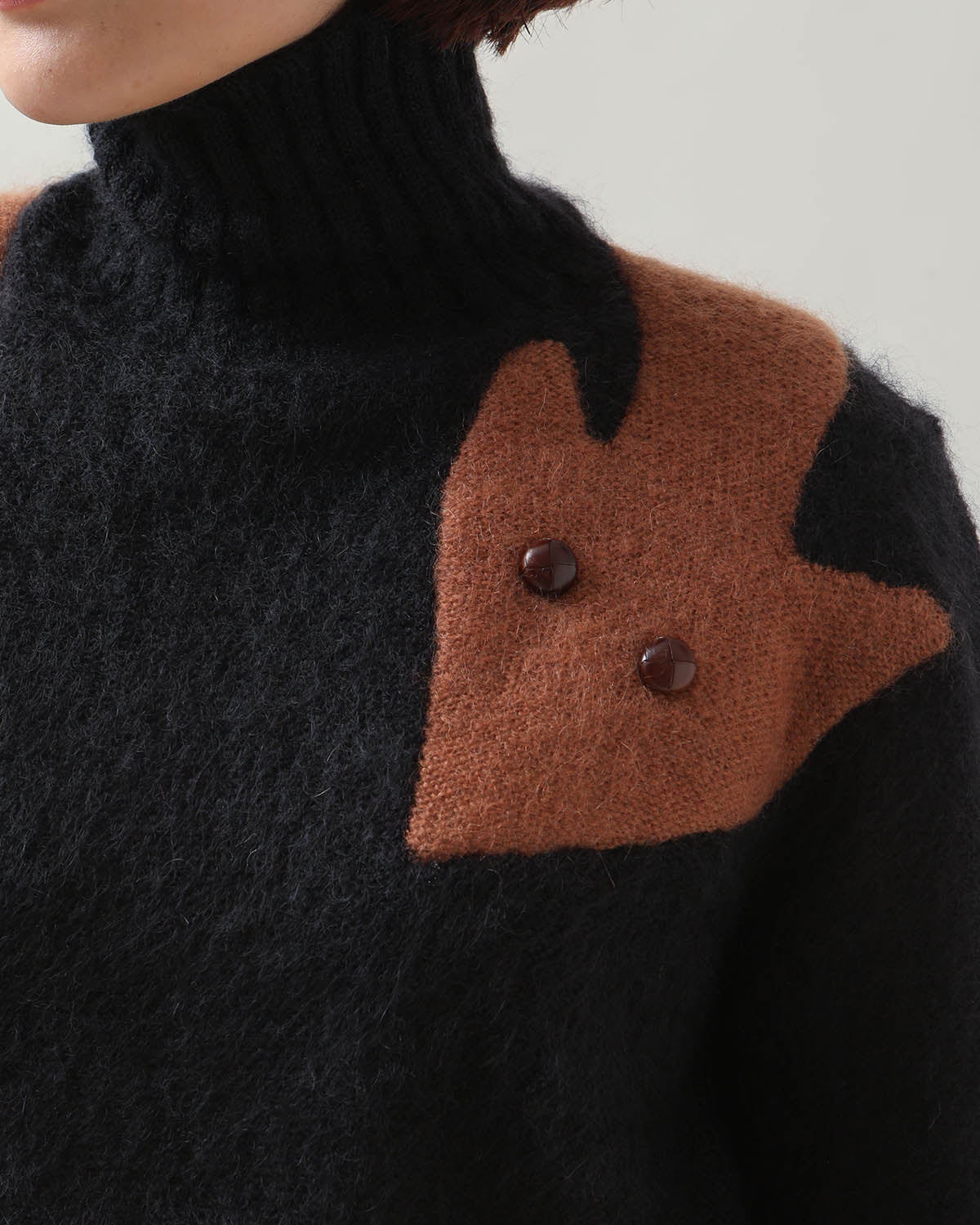 VOLPE TURTLE NECK SWEATER