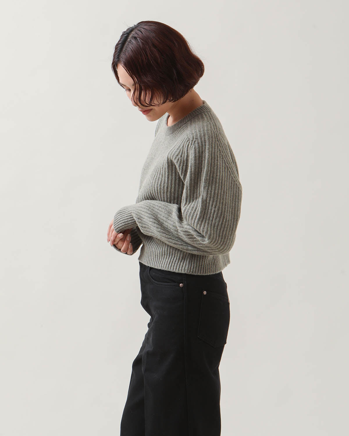 CASHMERE & WOOL MAXI RIBBED CROPPED RAGLAN SWEATER