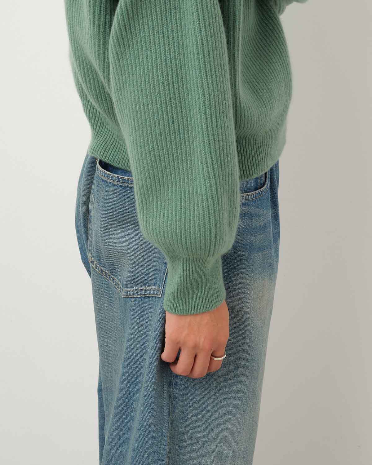 RIBBED CASHMERE CROPPED SWEATER