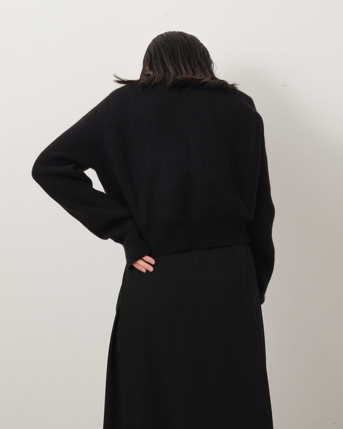 RIBBED CASHMERE CROPPED SWEATER