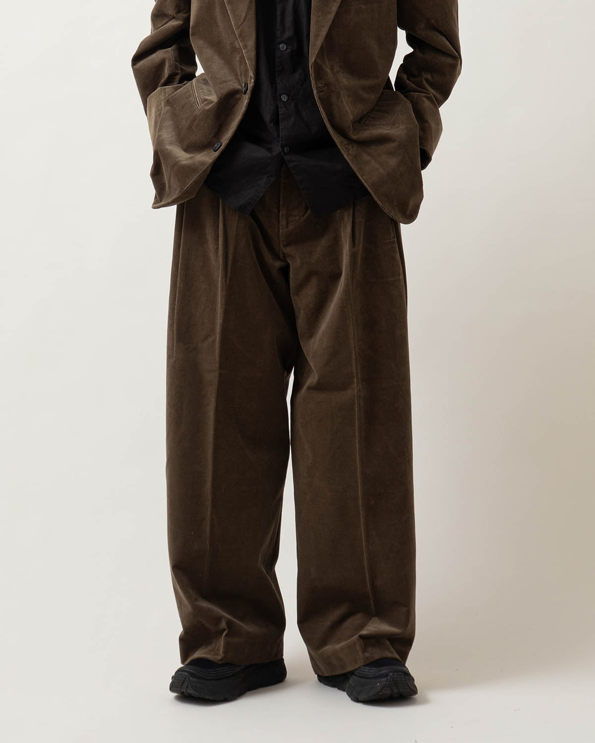 DOUBLE PLEATED CORDUROY PANTS