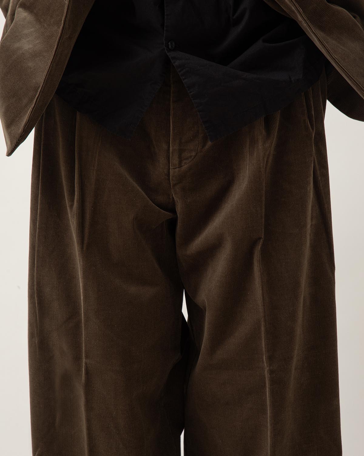 DOUBLE PLEATED CORDUROY PANTS