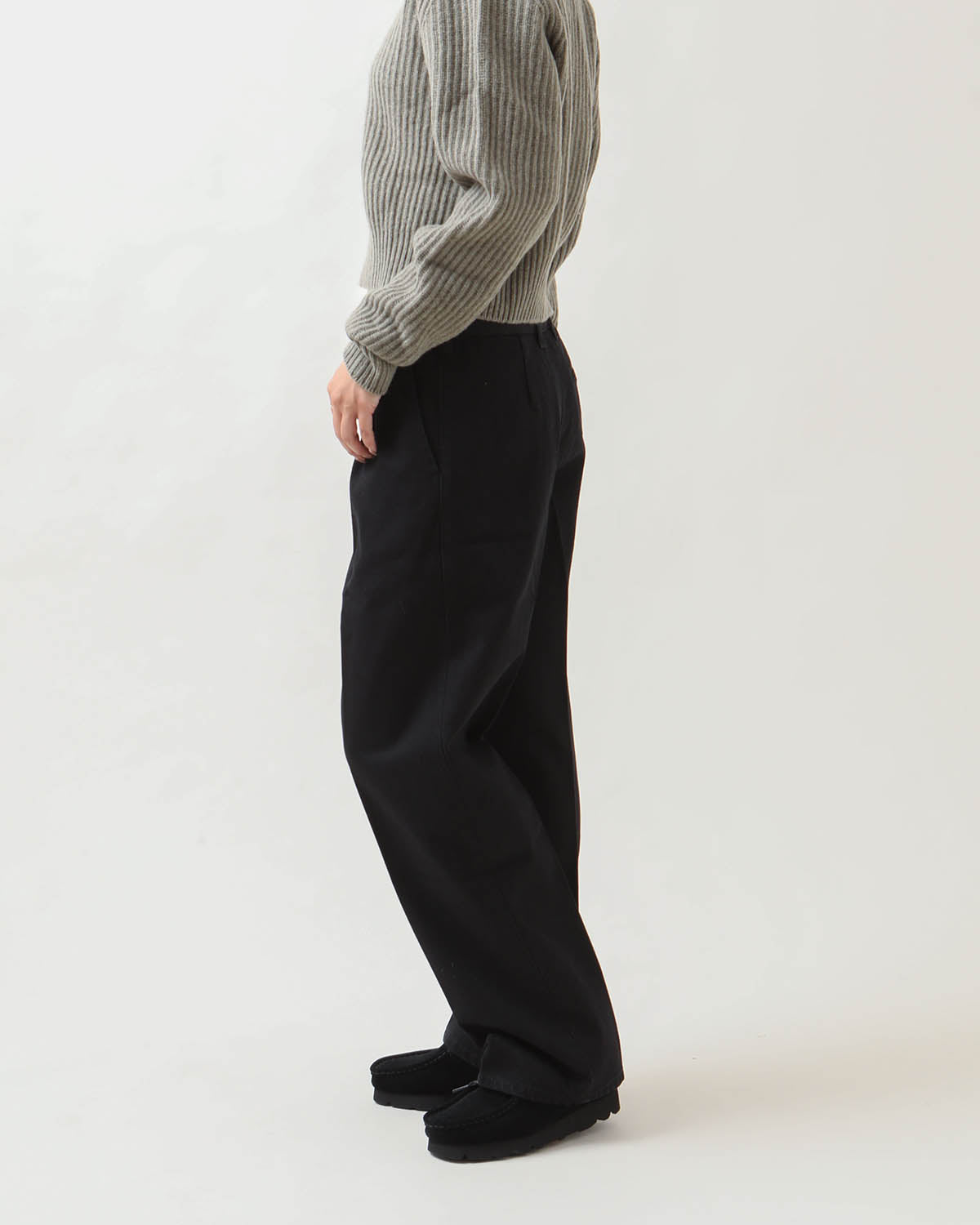 BLACK DENIM PLEATED TROUSERS