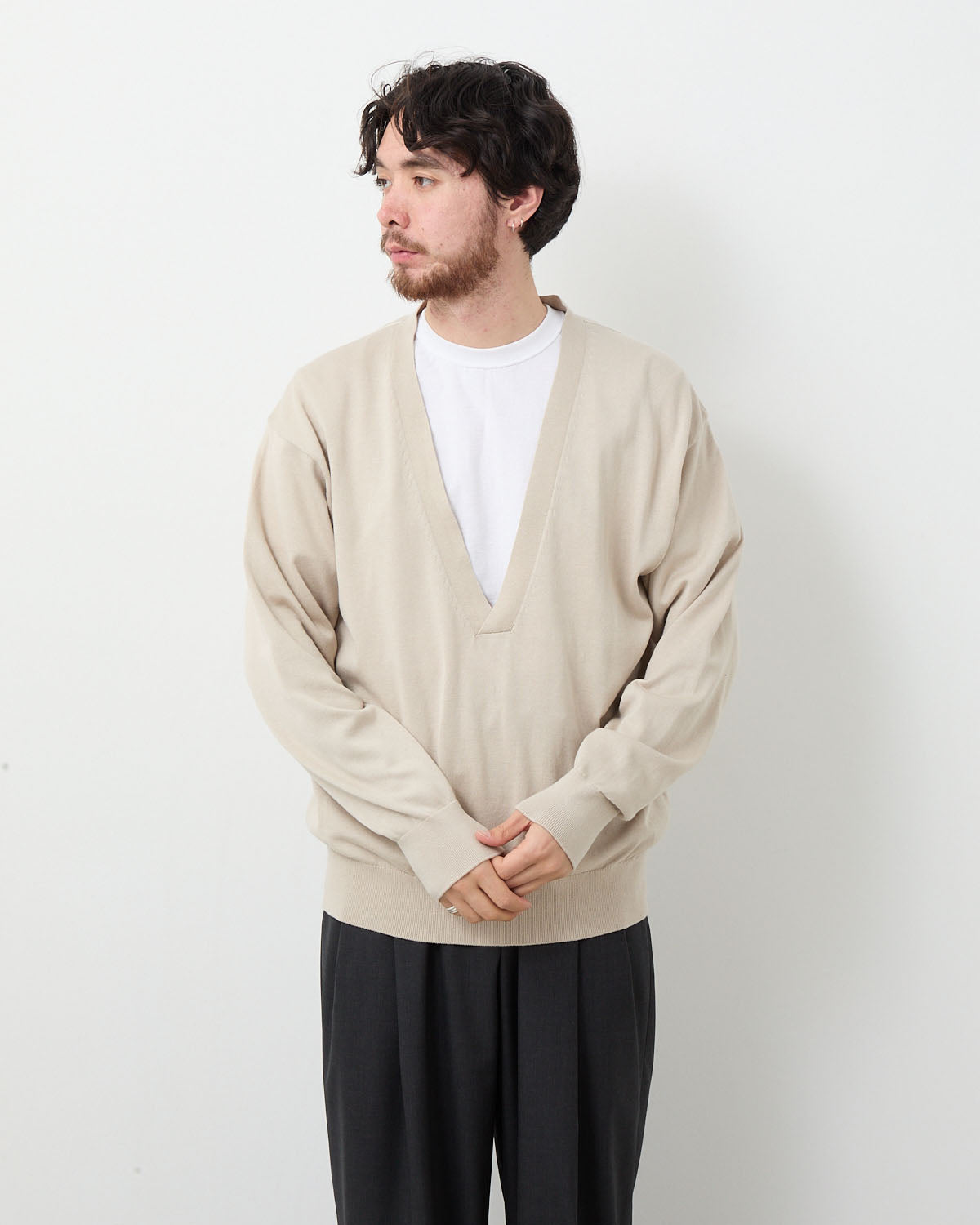 V-NECK KNIT