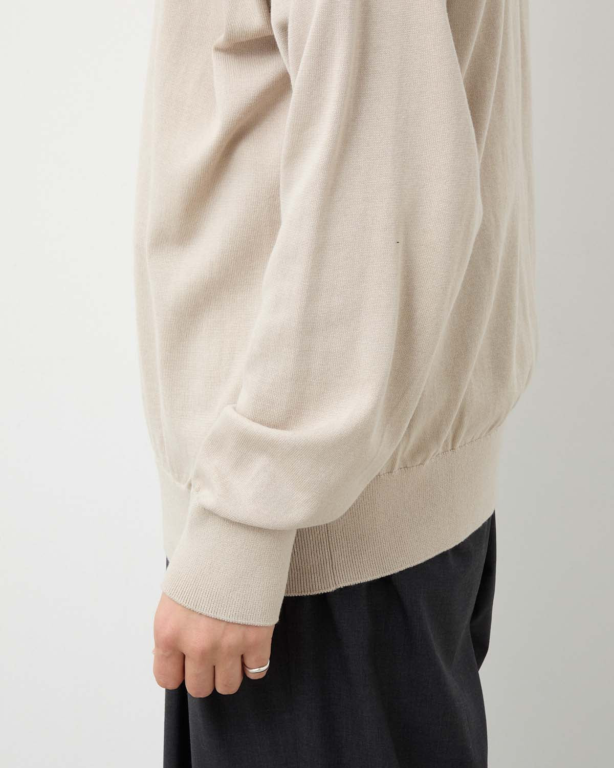 V-NECK KNIT