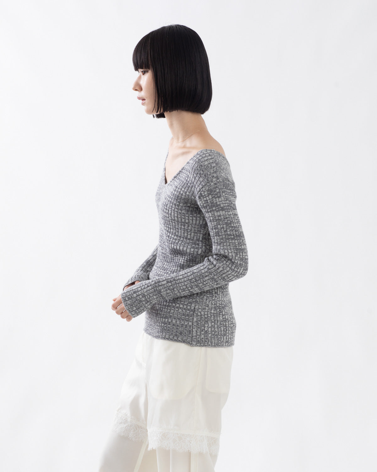 V-NECK MELANGE KNIT
