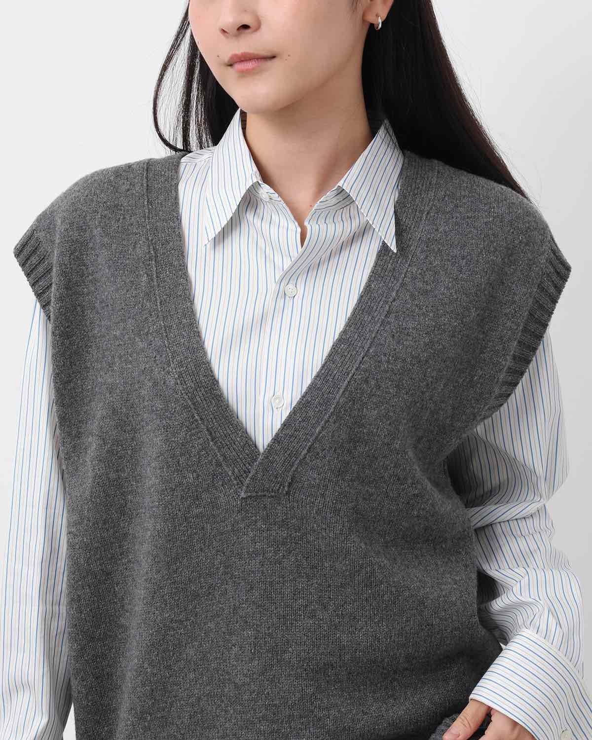VNECK KNIT VEST