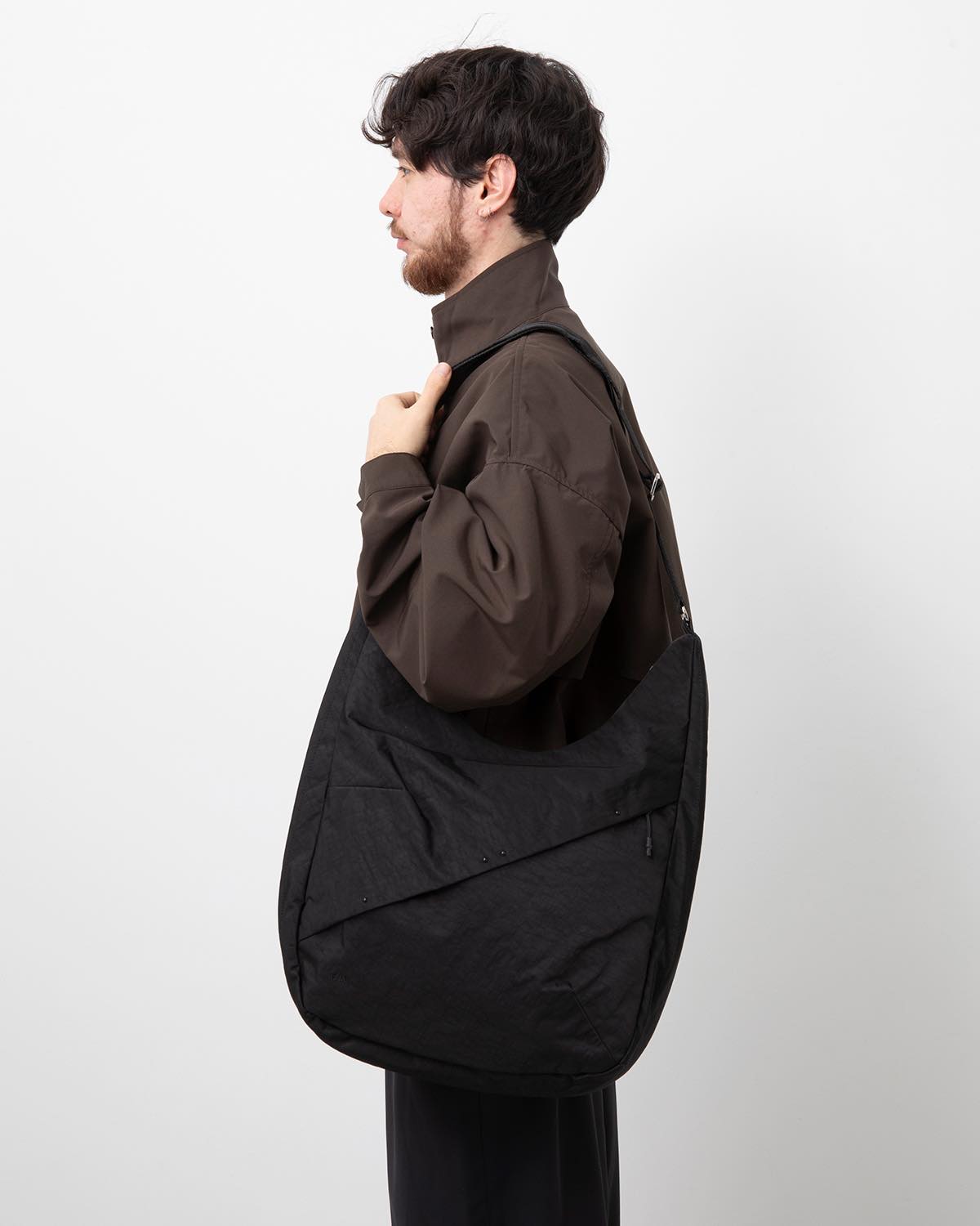 TEXTURED TWILL SHOULDER TOTE