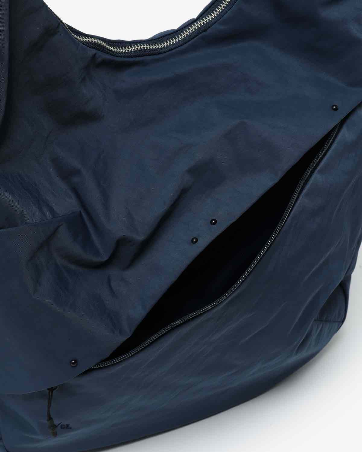 TEXTURED TWILL SHOULDER TOTE