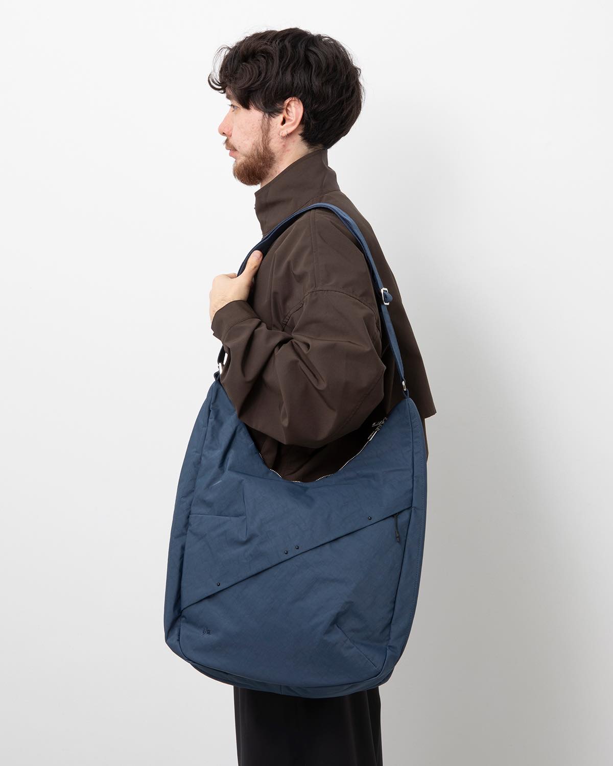 TEXTURED TWILL SHOULDER TOTE