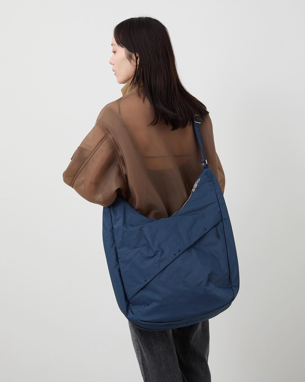 TEXTURED TWILL SHOULDER TOTE