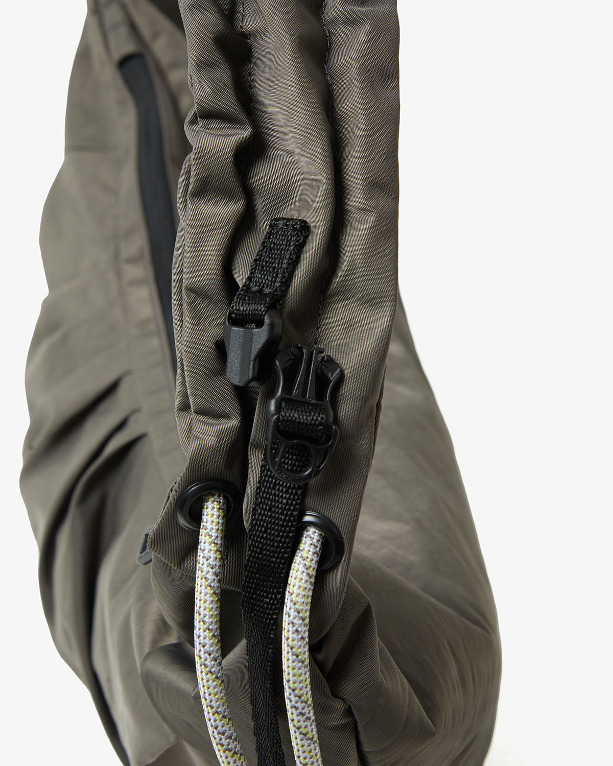 TEXTURED TWILL BODY BAG