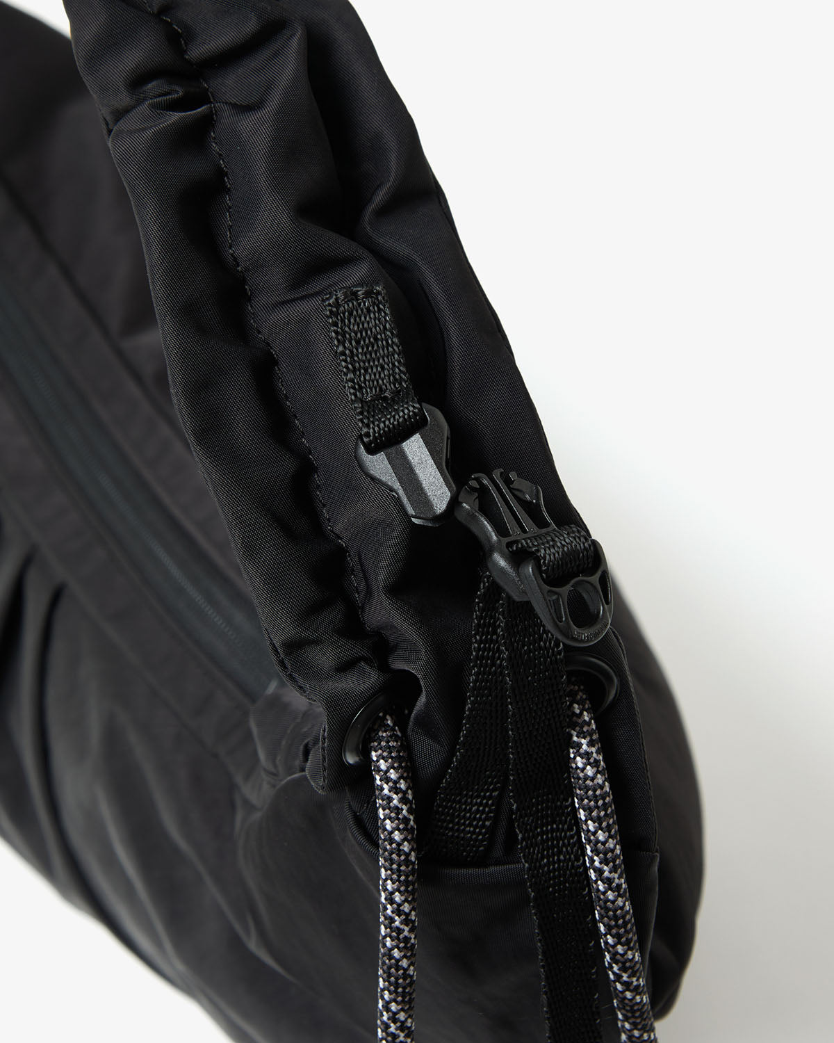 TEXTURED TWILL BODY BAG