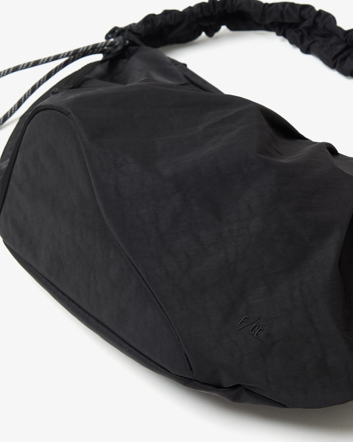 TEXTURED TWILL BODY BAG