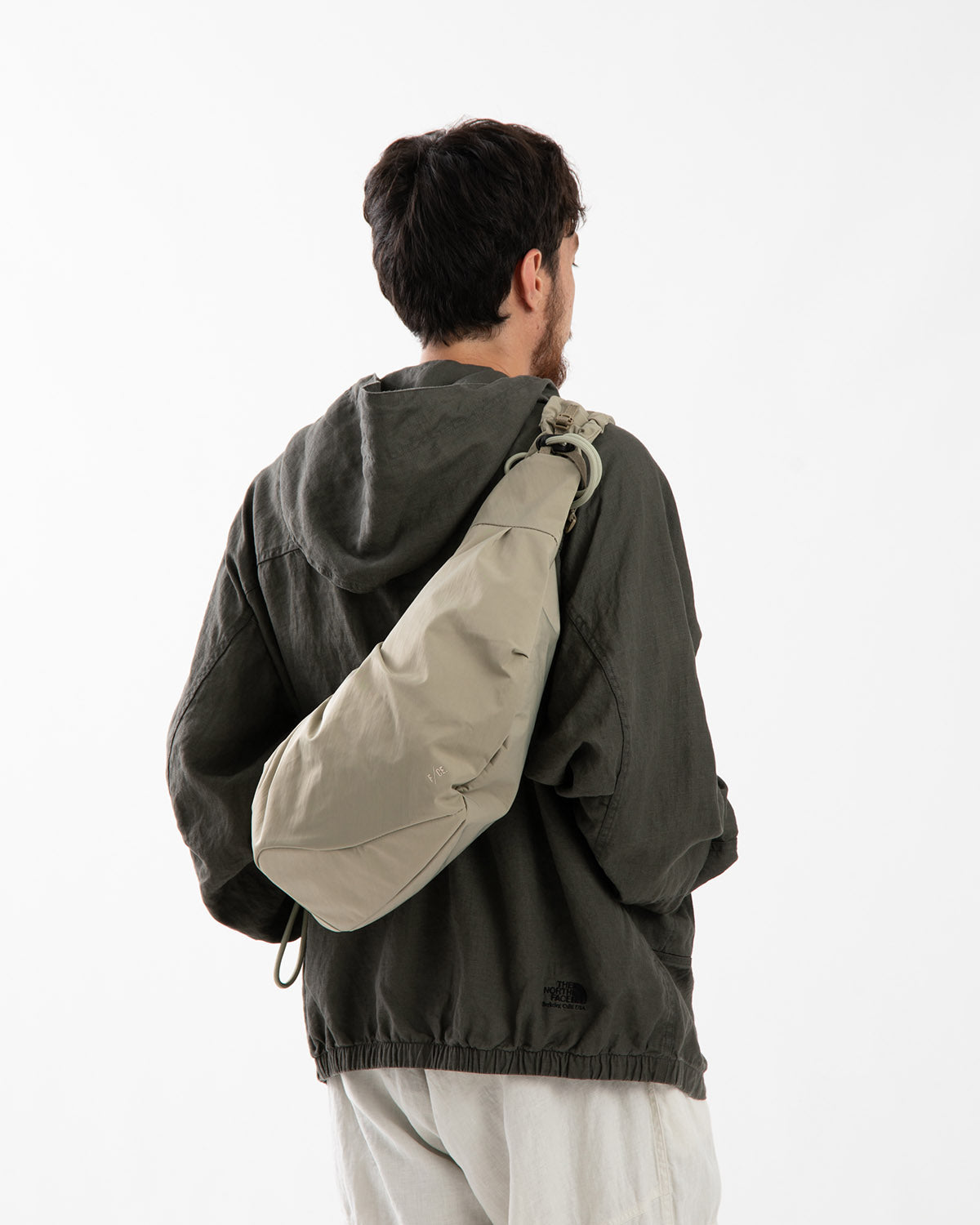 TEXTURED TWILL BODY BAG