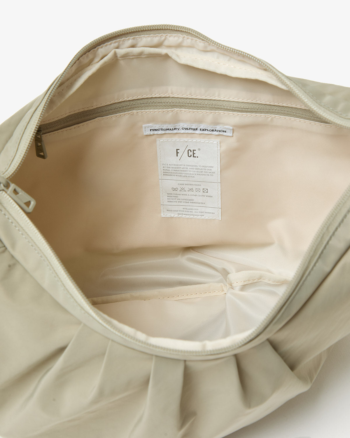 TEXTURED TWILL BODY BAG