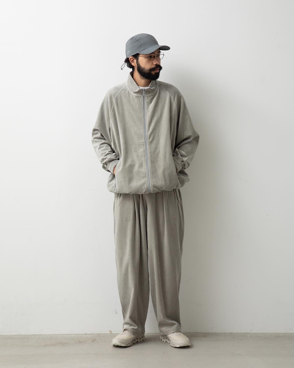 COMPACT VELOUR EASY PANTS