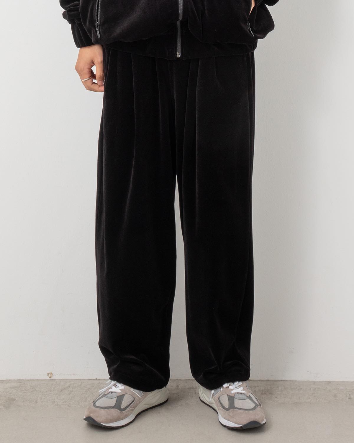 COMPACT VELOUR EASY PANTS