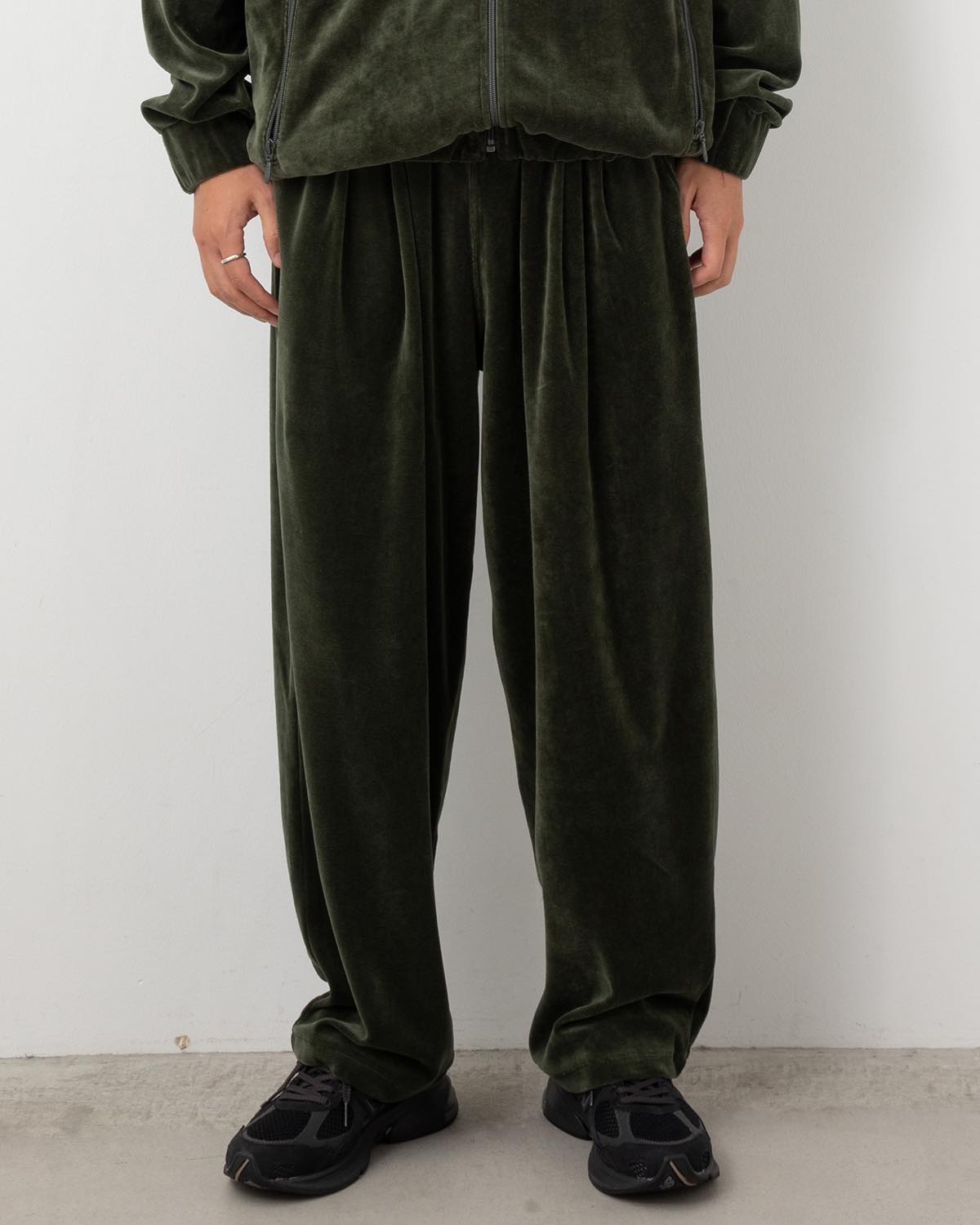 COMPACT VELOUR EASY PANTS