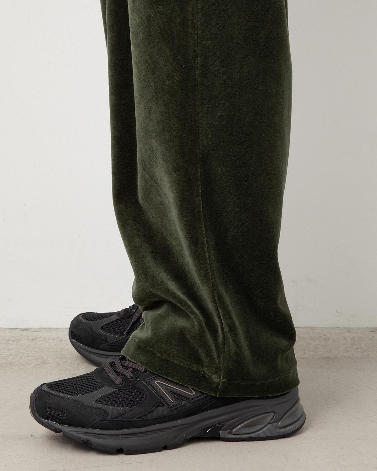 COMPACT VELOUR EASY PANTS