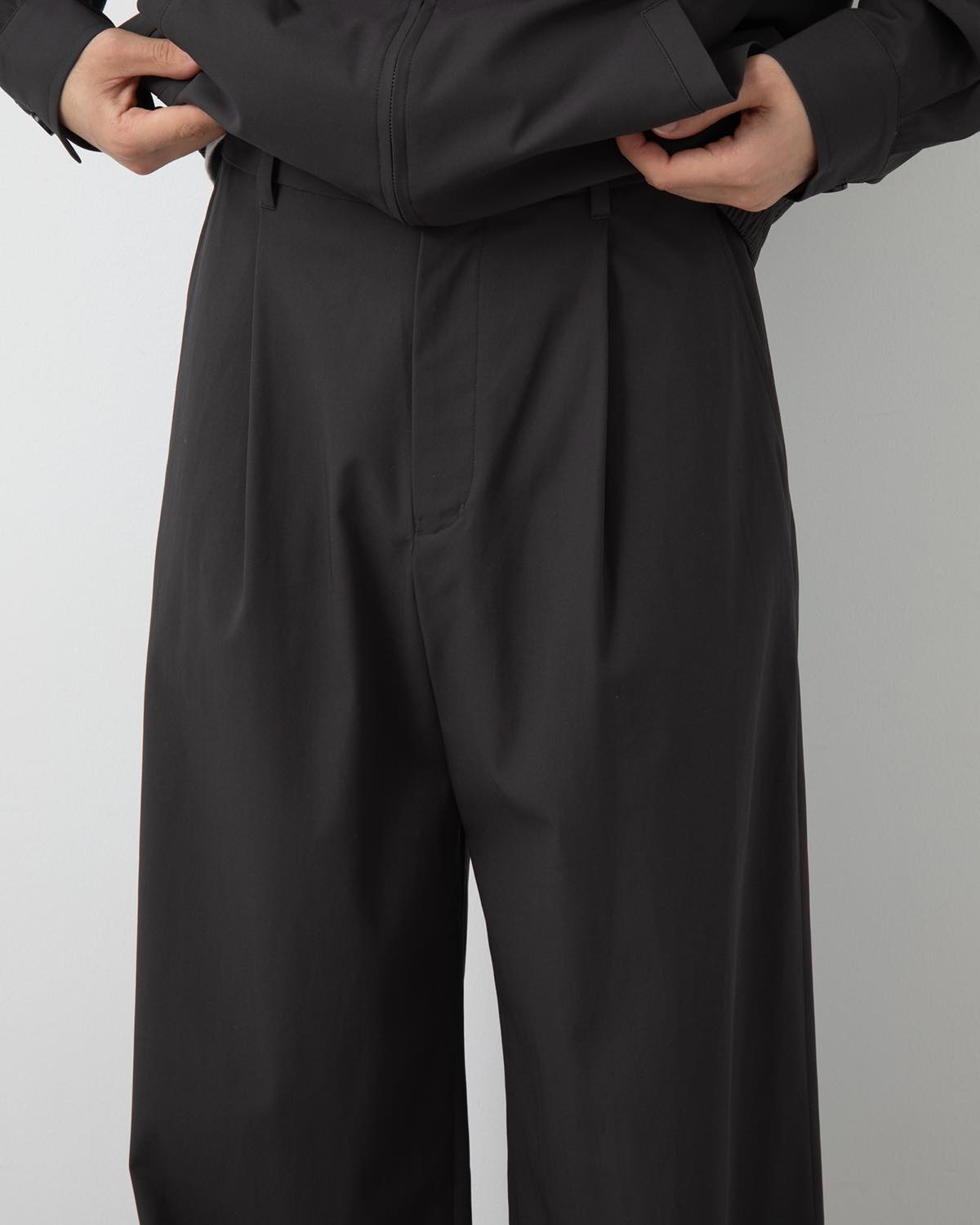 BRUSHED COTTON GABARDINE WIDE STRAIGHT PANTS