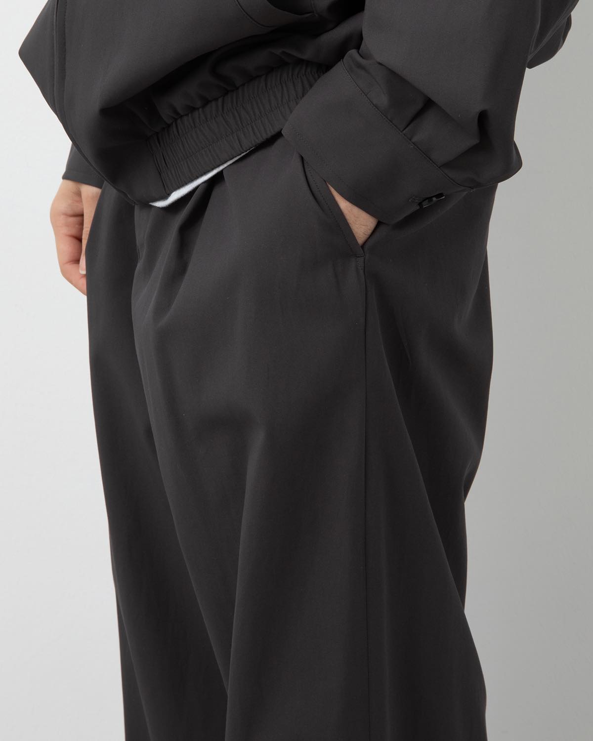 BRUSHED COTTON GABARDINE WIDE STRAIGHT PANTS