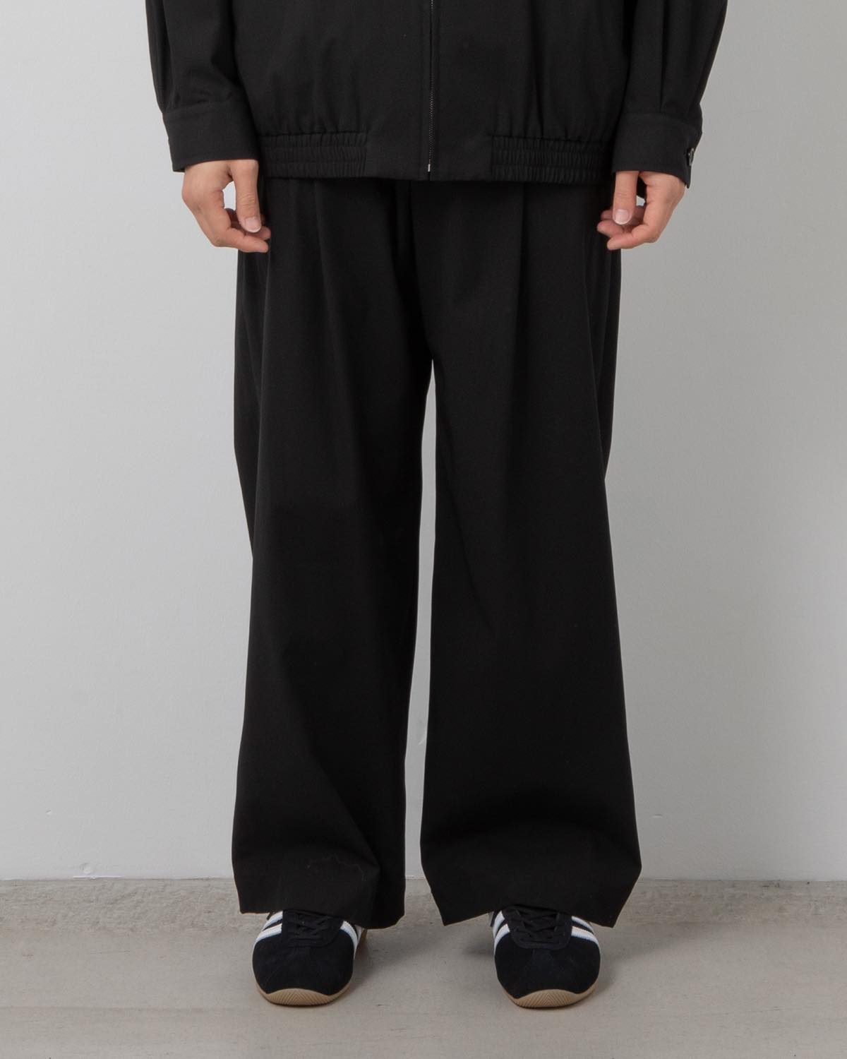BRUSHED COTTON GABARDINE WIDE STRAIGHT PANTS