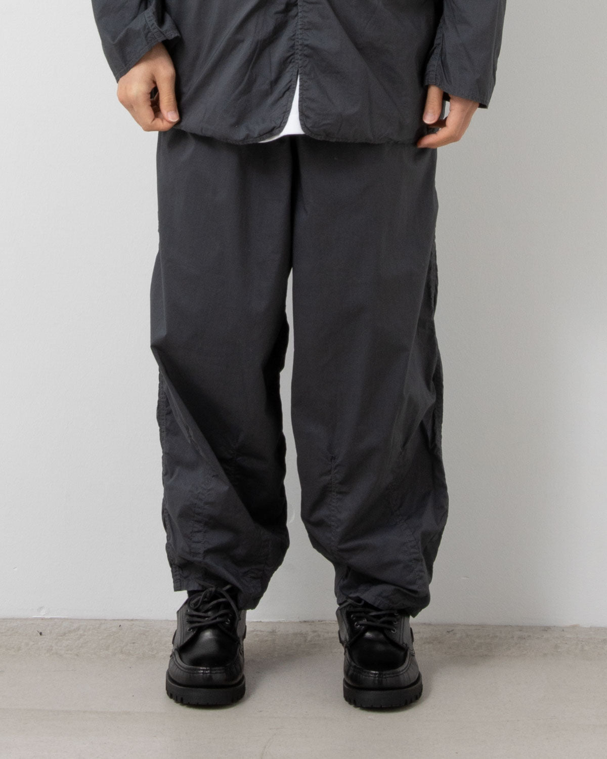 GARMENT DYED TYPEWRITER PARACHUTE PANTS
