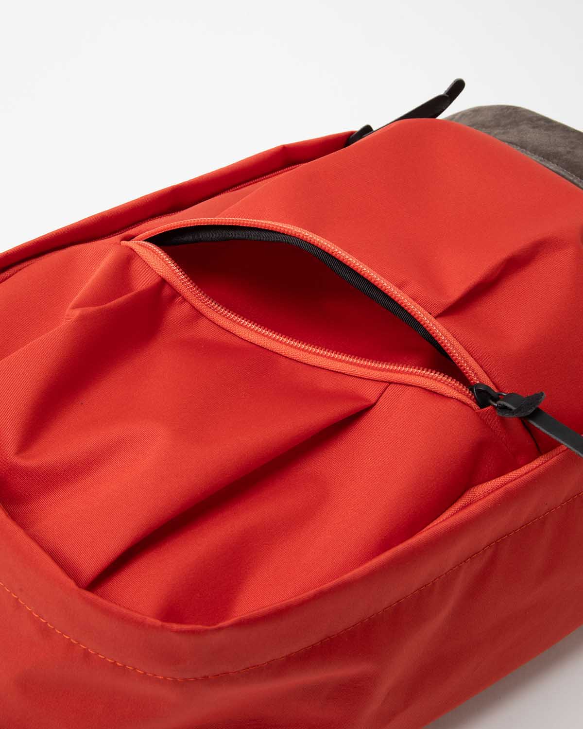 DAYPACK 17L POLYESTER OXFORD CORDURA® WITH PIG SUEDE