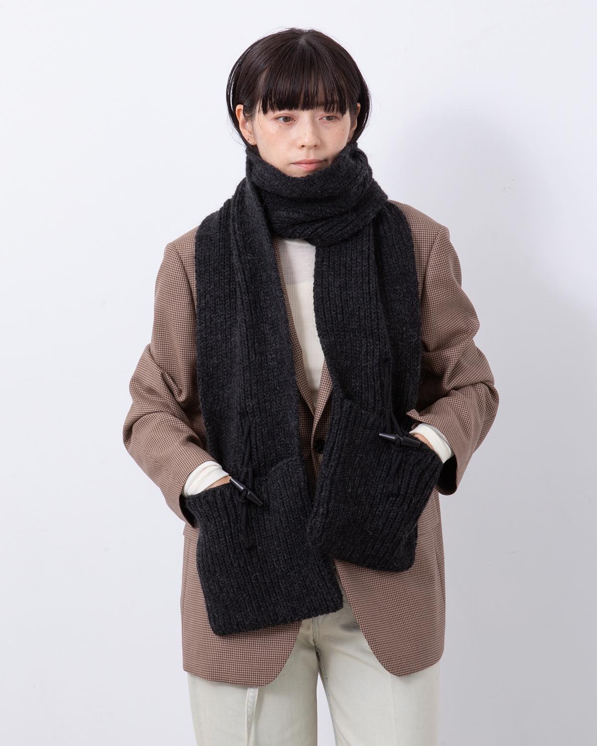 KNITTED POCKET SCARF