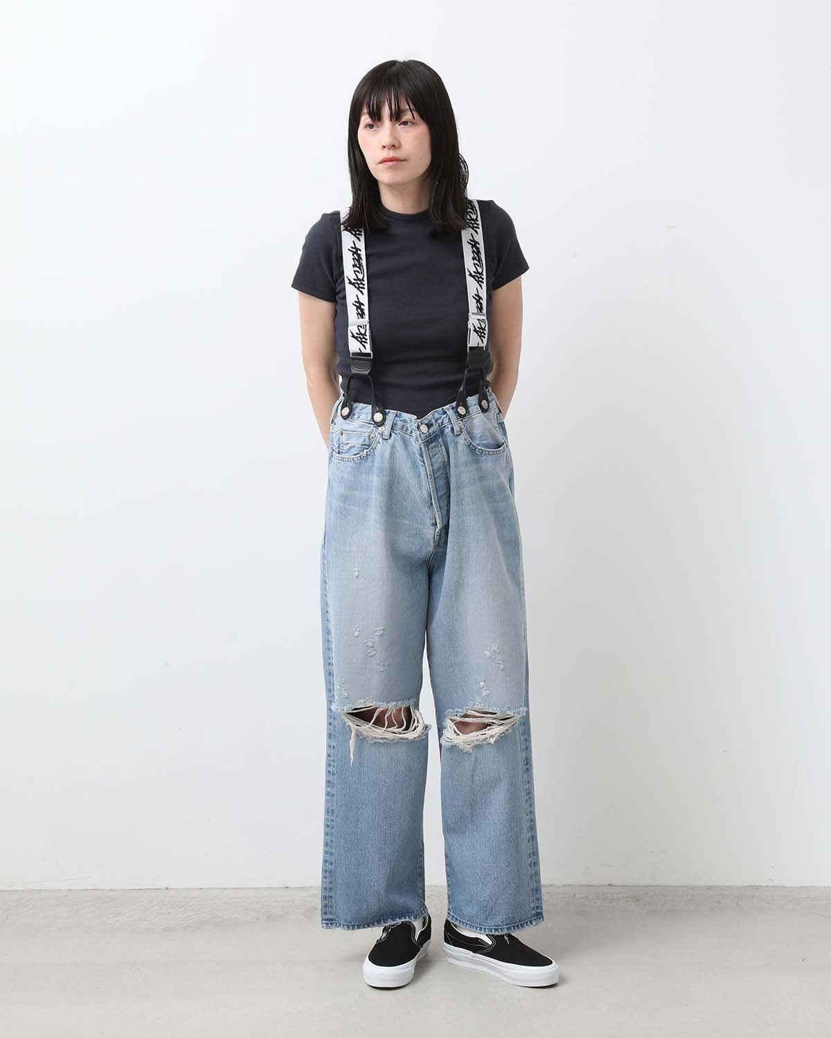 DAMAGE DENIM SUSPENDER PANTS（LIGHT INDIGO）