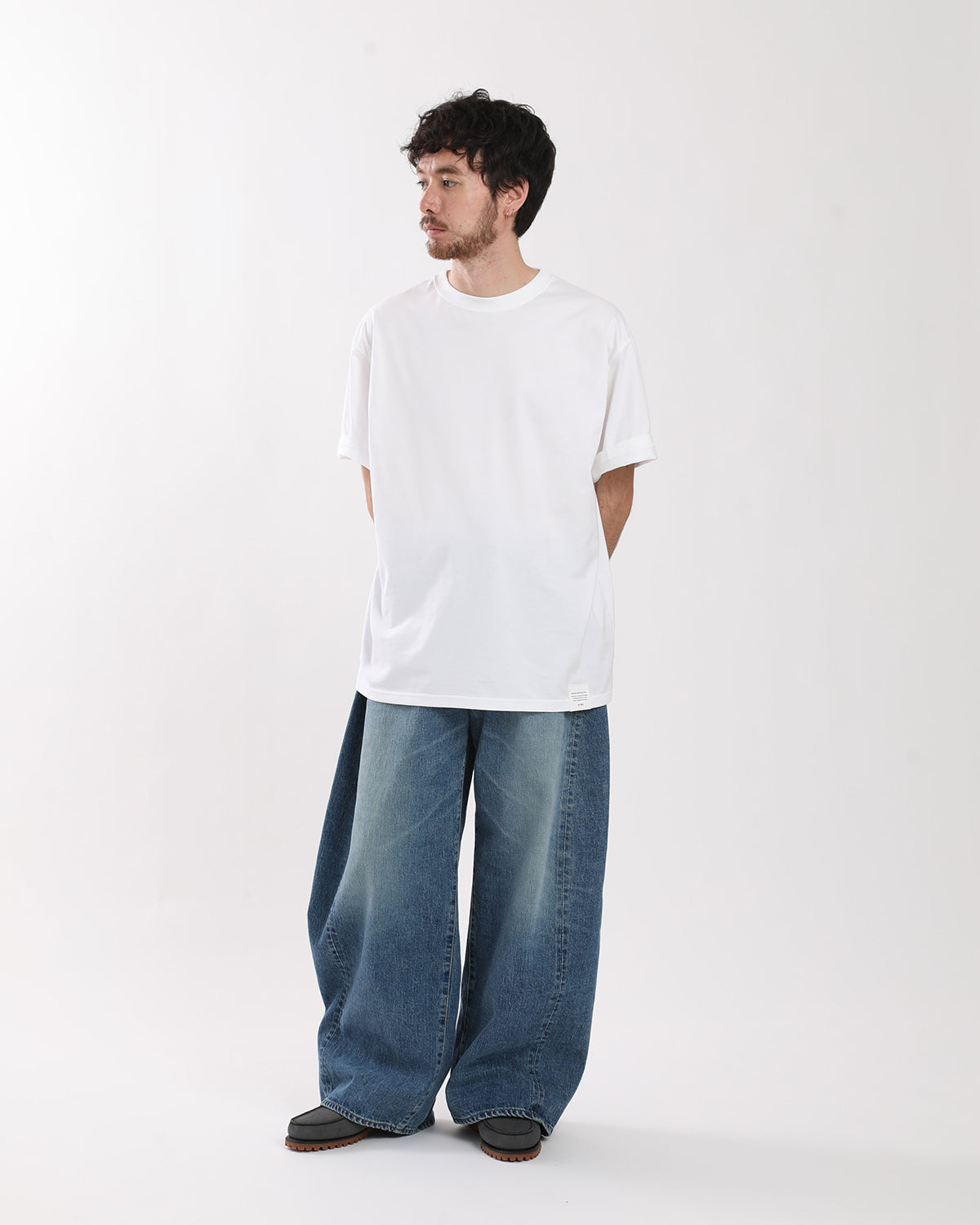 BARREL-LEG DENIM JEANS