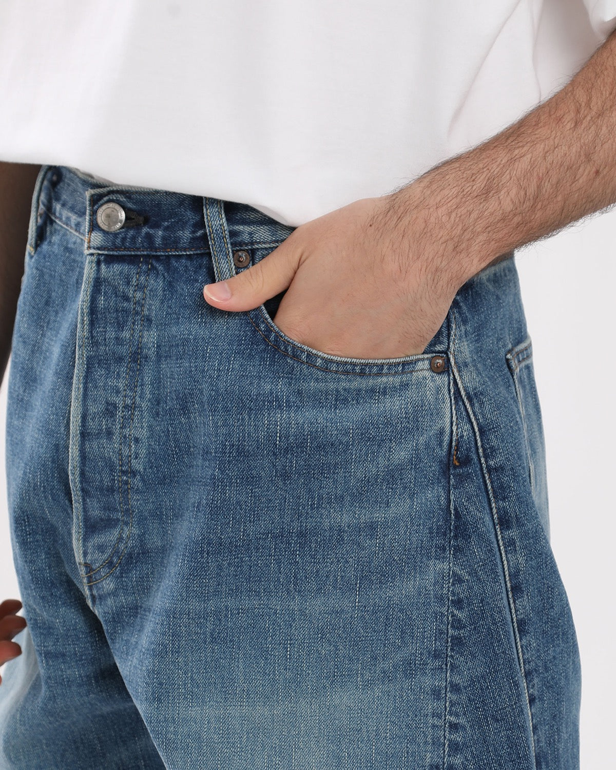 BARREL-LEG DENIM JEANS