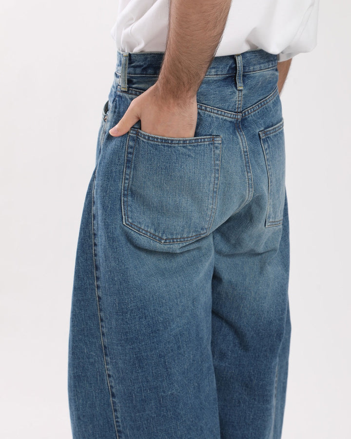 BARREL-LEG DENIM JEANS