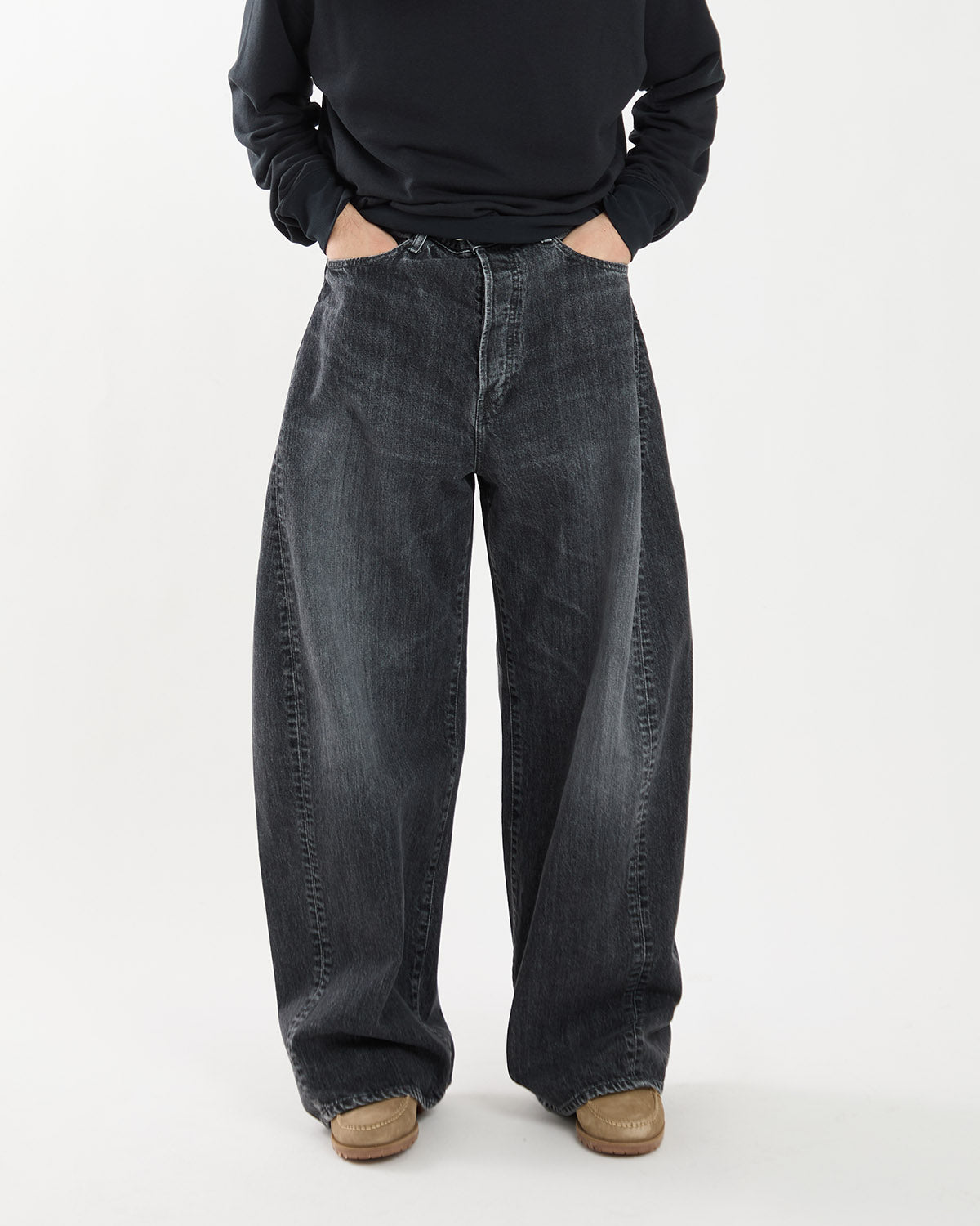BARREL-LEG DENIM JEANS