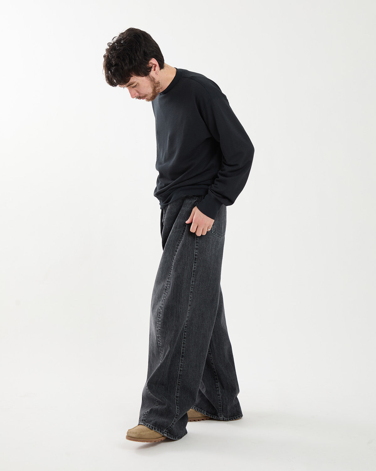 BARREL-LEG DENIM JEANS