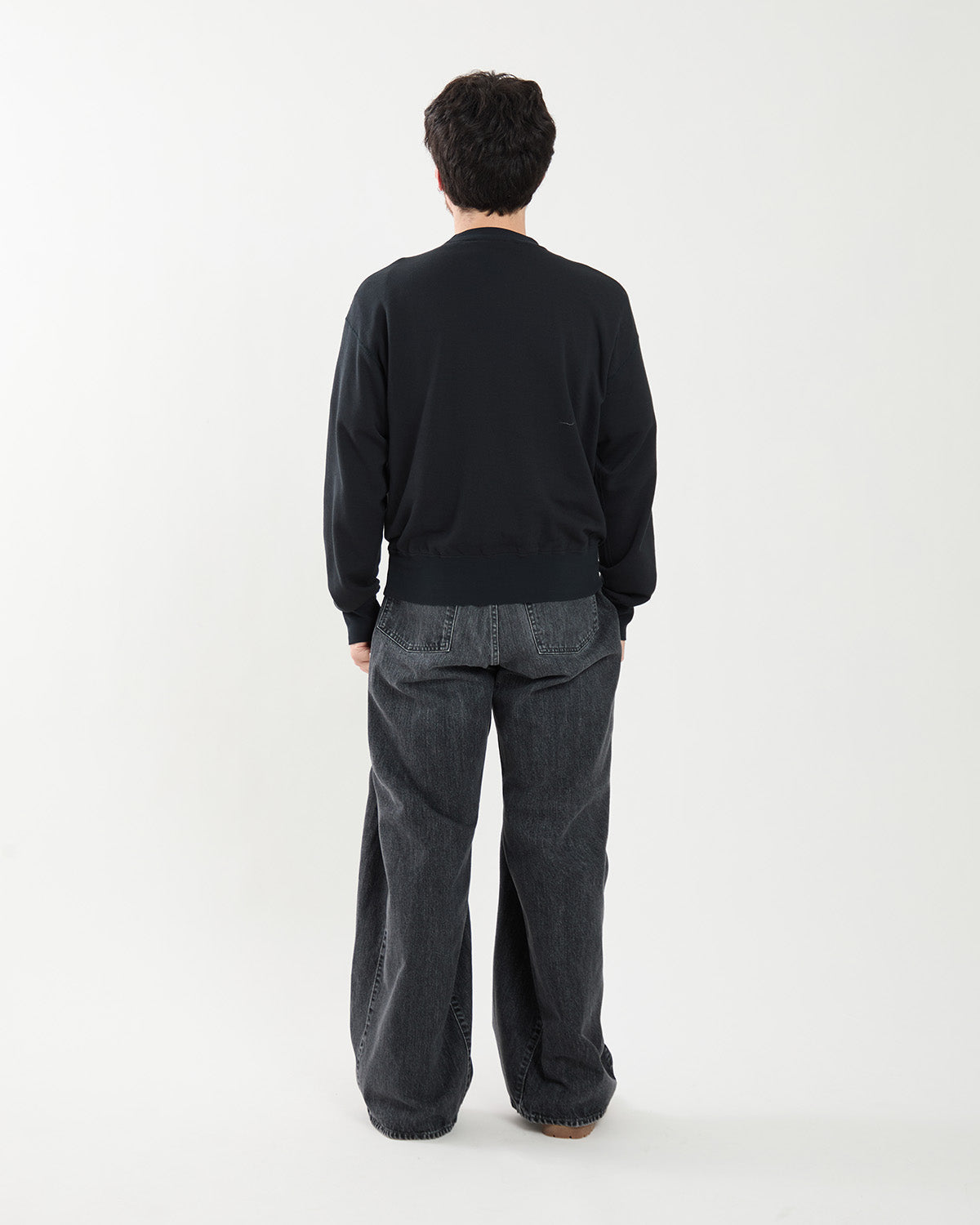 BARREL-LEG DENIM JEANS