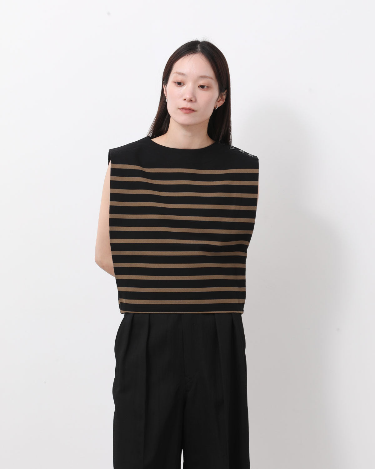 SLEEVELESS BASQUE SHIRT