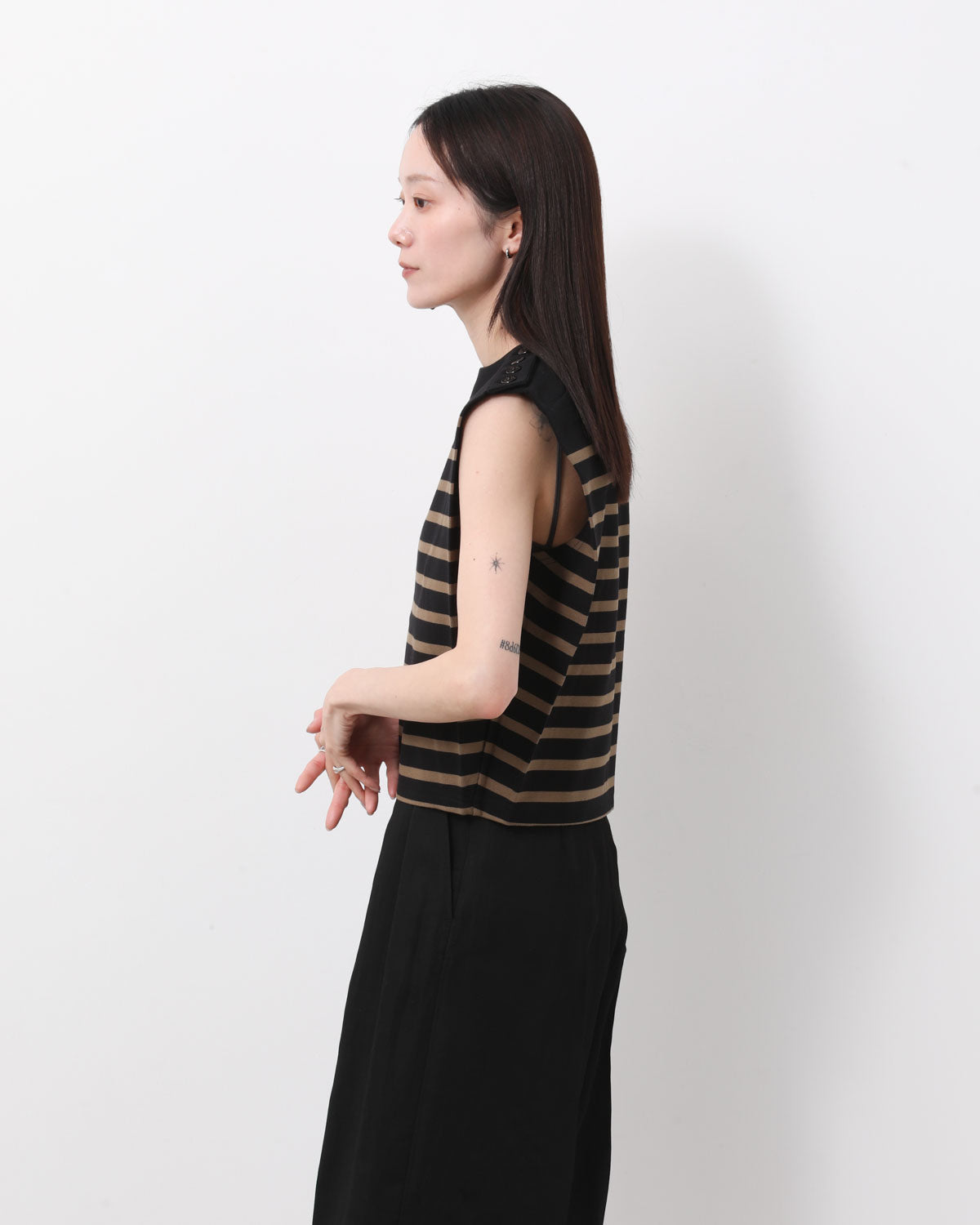 SLEEVELESS BASQUE SHIRT