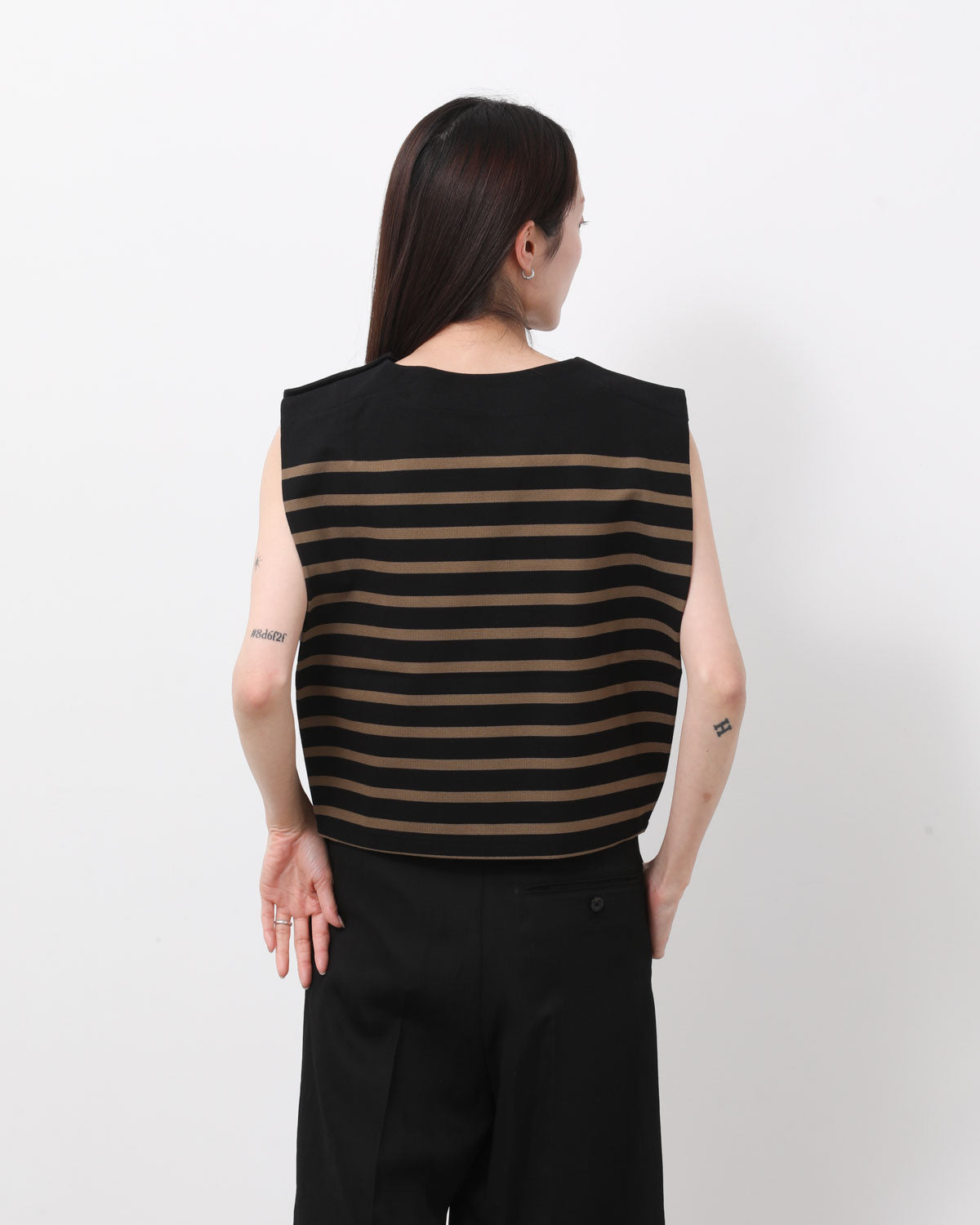 SLEEVELESS BASQUE SHIRT