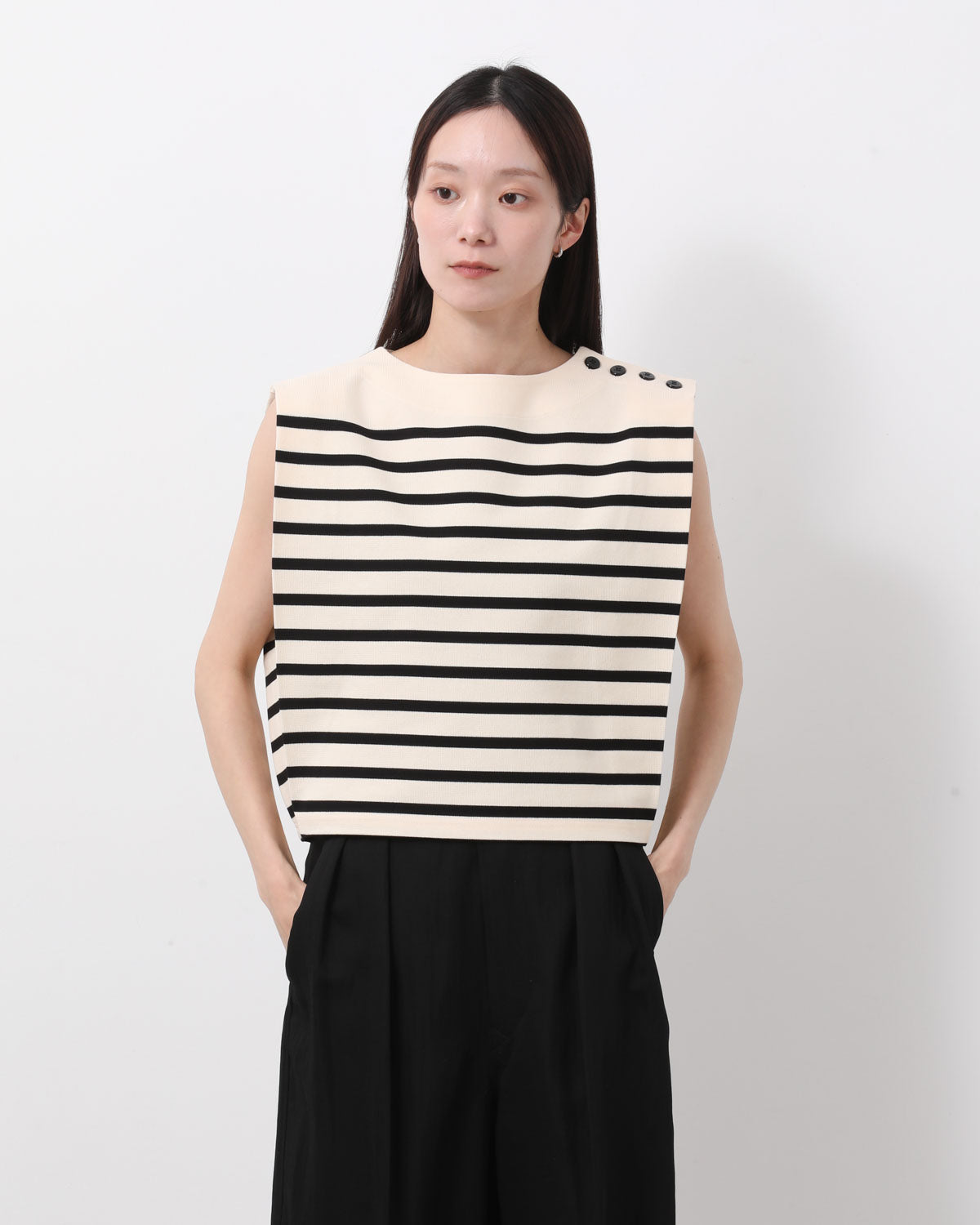 SLEEVELESS BASQUE SHIRT