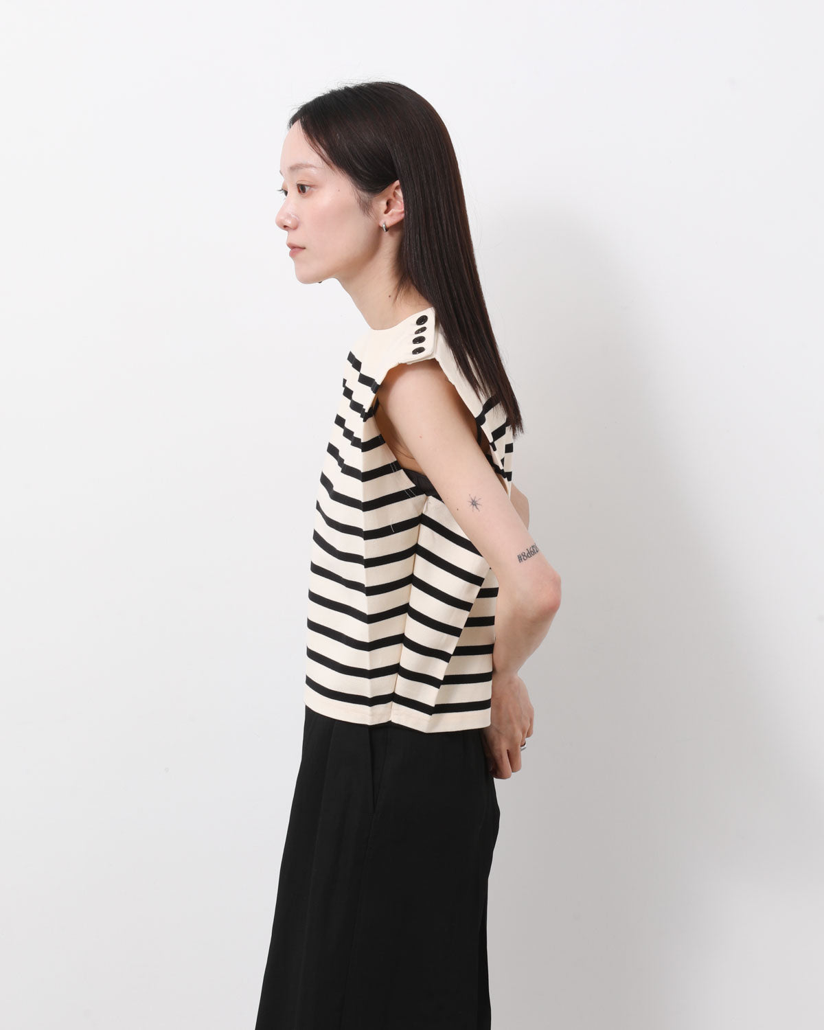 SLEEVELESS BASQUE SHIRT