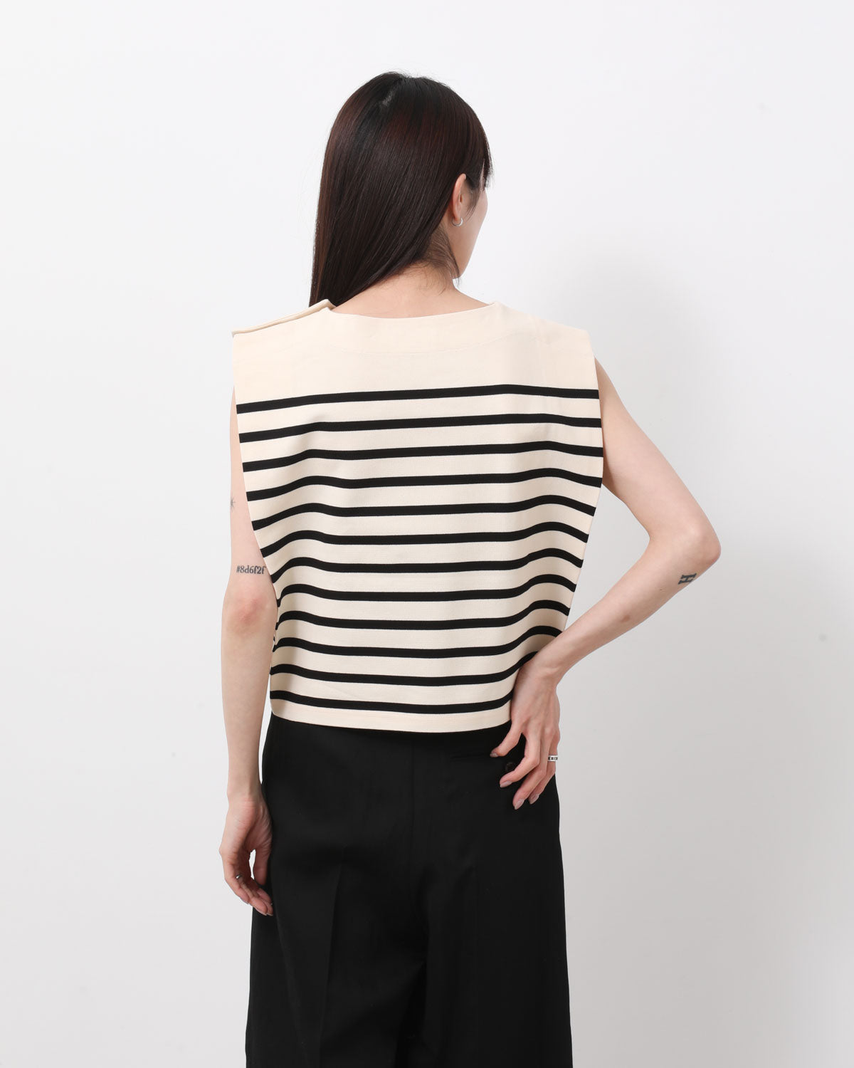 SLEEVELESS BASQUE SHIRT