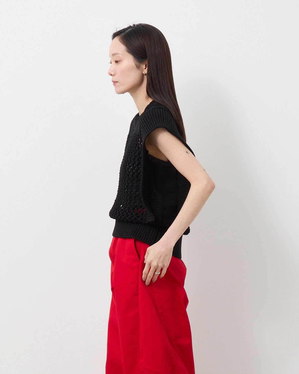 CROCHET SLEEVELESS KNIT