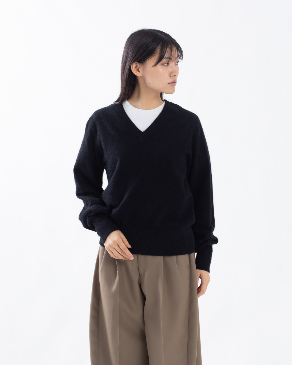 RACOON V-NECK SWEATER