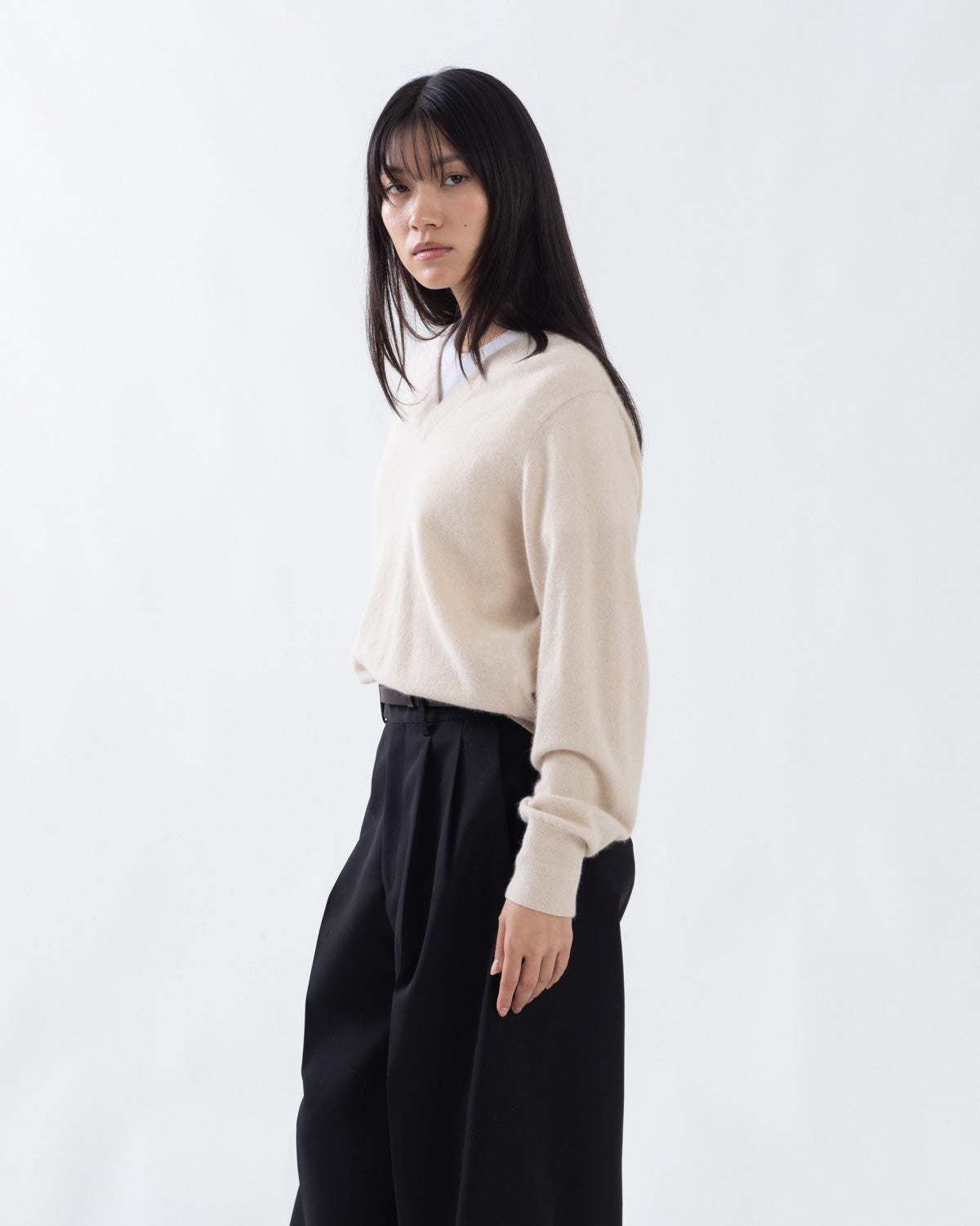 RACOON V-NECK SWEATER